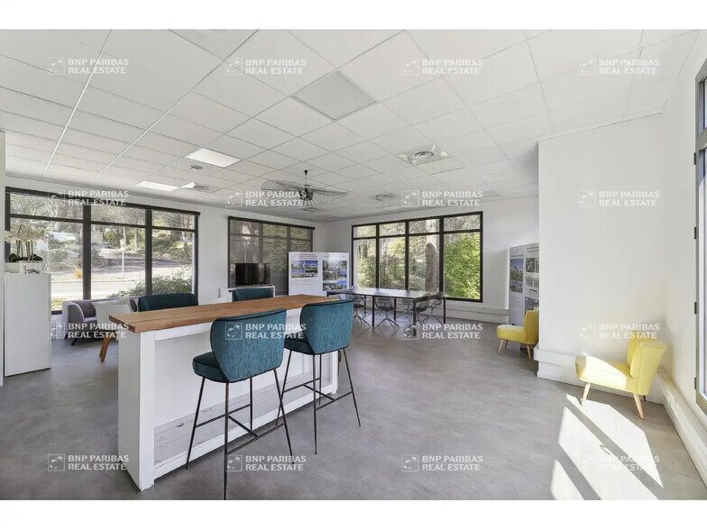 350 Avenue Jean-René Guillibert Gautier De La Lauzière, Aix-en-Provence à louer - Photo de l’immeuble – Image 3 sur 15