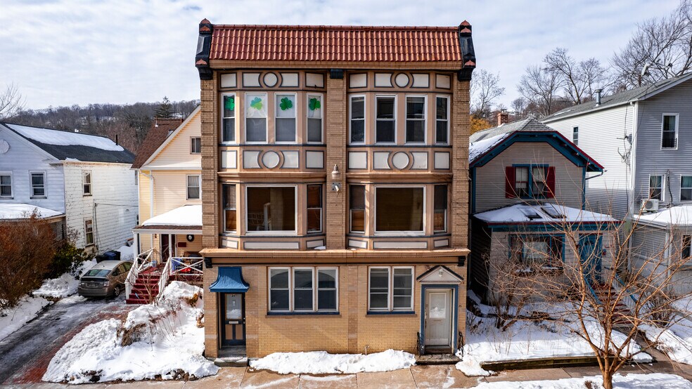26 Orange Rd, Montclair, NJ à vendre - Photo principale – Image 1 sur 10