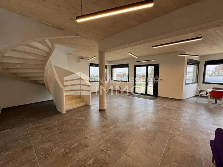 Bureau dans Saint-Pathus à louer - Photo intérieure – Image 2 sur 9