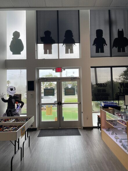 2775 Tyrone Blvd N, Saint Petersburg, FL à louer - Photo de l’immeuble – Image 3 sur 18
