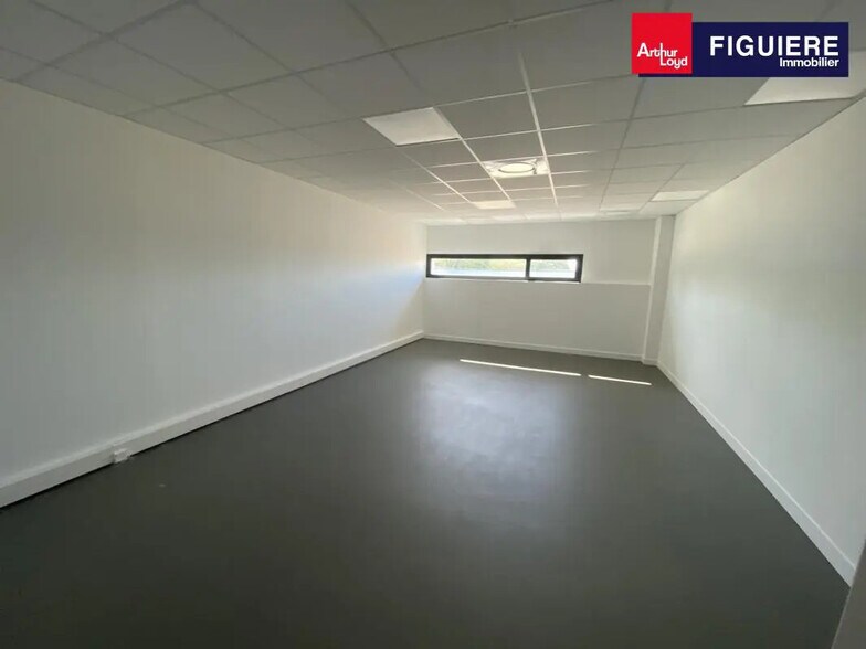 Bureau dans Istres à louer - Photo de l’immeuble – Image 3 sur 7