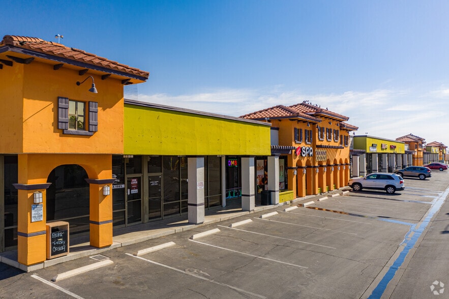 3242 E Desert Inn Rd, Las Vegas, NV à louer - Photo principale – Image 2 sur 9