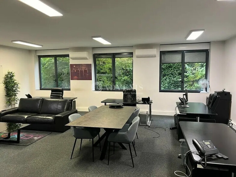 Bureau dans Bois-d'Arcy à vendre - Photo de l’immeuble – Image 1 sur 3