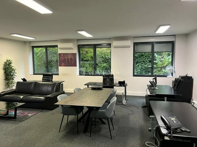 Plus de détails pour Bureau à vendre