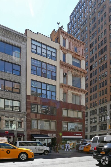 1 E 28th St, New York, NY à louer - Photo de l’immeuble – Image 3 sur 3