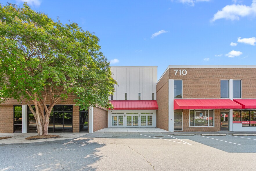 710 Coliseum Dr, Winston-Salem, NC à louer - Photo de l’immeuble – Image 2 sur 7