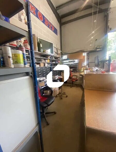 Local d’activités dans Le Haillan à louer - Photo de l’immeuble – Image 2 sur 8