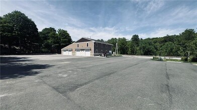 660 Putnam Pike, Chepachet, RI à louer Photo intérieure– Image 1 sur 2