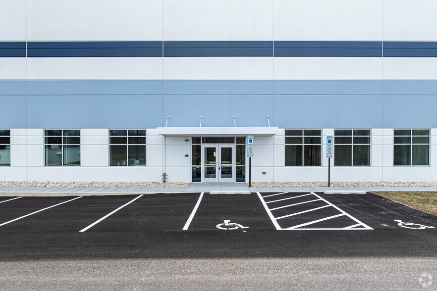 60 Industrial Rd, Elizabethtown, PA à vendre - Photo de l’immeuble – Image 2 sur 12