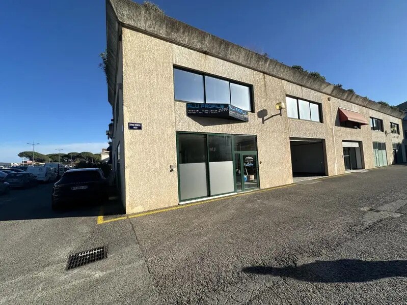 Local commercial dans Puget-sur-Argens à louer Photo de l’immeuble– Image 1 sur 17