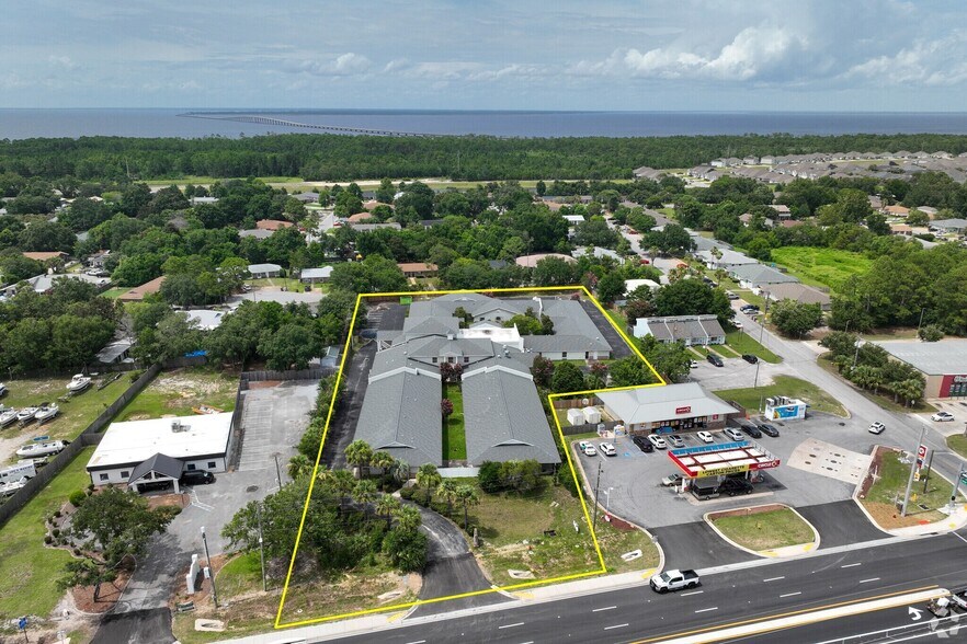 3428 Gulf Breeze Pky, Gulf Breeze, FL à vendre - Photo de l’immeuble – Image 1 sur 23