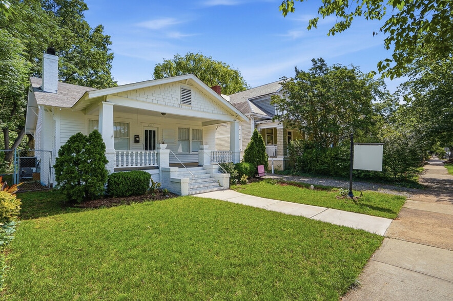 221 E Kingston Ave, Charlotte, NC à louer - Photo principale – Image 1 sur 29