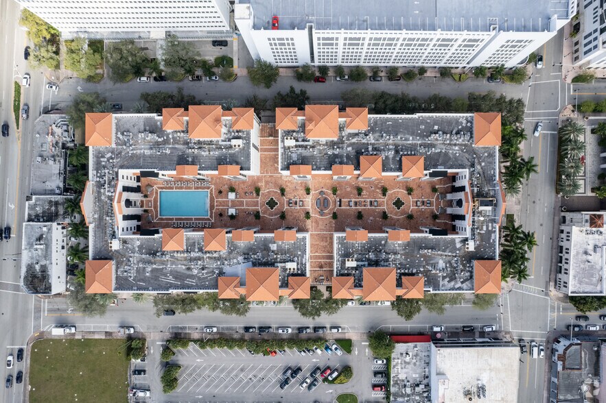 353-383 Aragon Ave, Coral Gables, FL à louer - Aérien – Image 3 sur 89