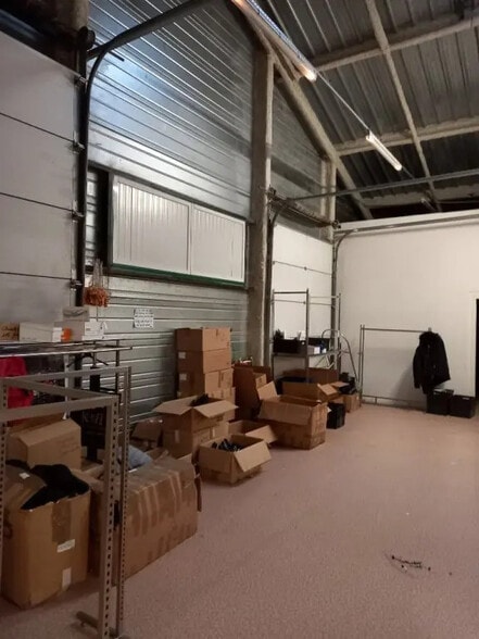 Local d’activités dans Pontarlier à louer - Photo de l’immeuble – Image 3 sur 4
