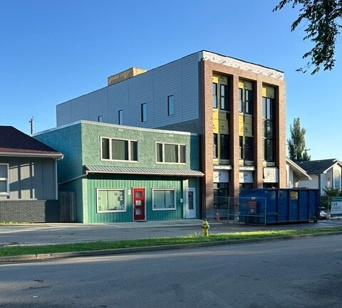 6011 120 Av NW, Edmonton, AB à louer Photo principale– Image 1 sur 5