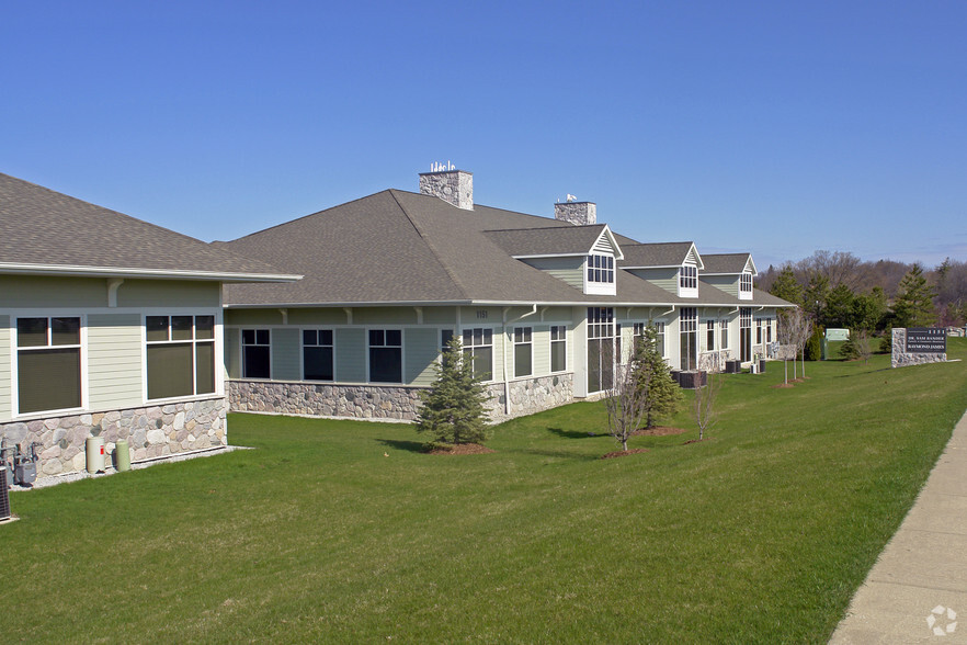 1151 E Paris Ave SE, Grand Rapids, MI à louer - Photo principale – Image 2 sur 4