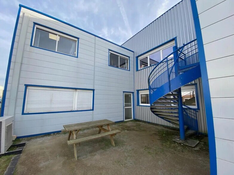 Bureau dans Téteghem-Coudekerque-Village à louer - Photo de l’immeuble – Image 1 sur 7