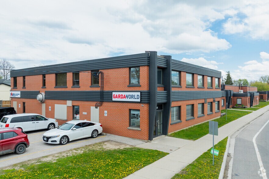 340-390 Saskatoon St, London, ON à louer - Photo de l’immeuble – Image 3 sur 25