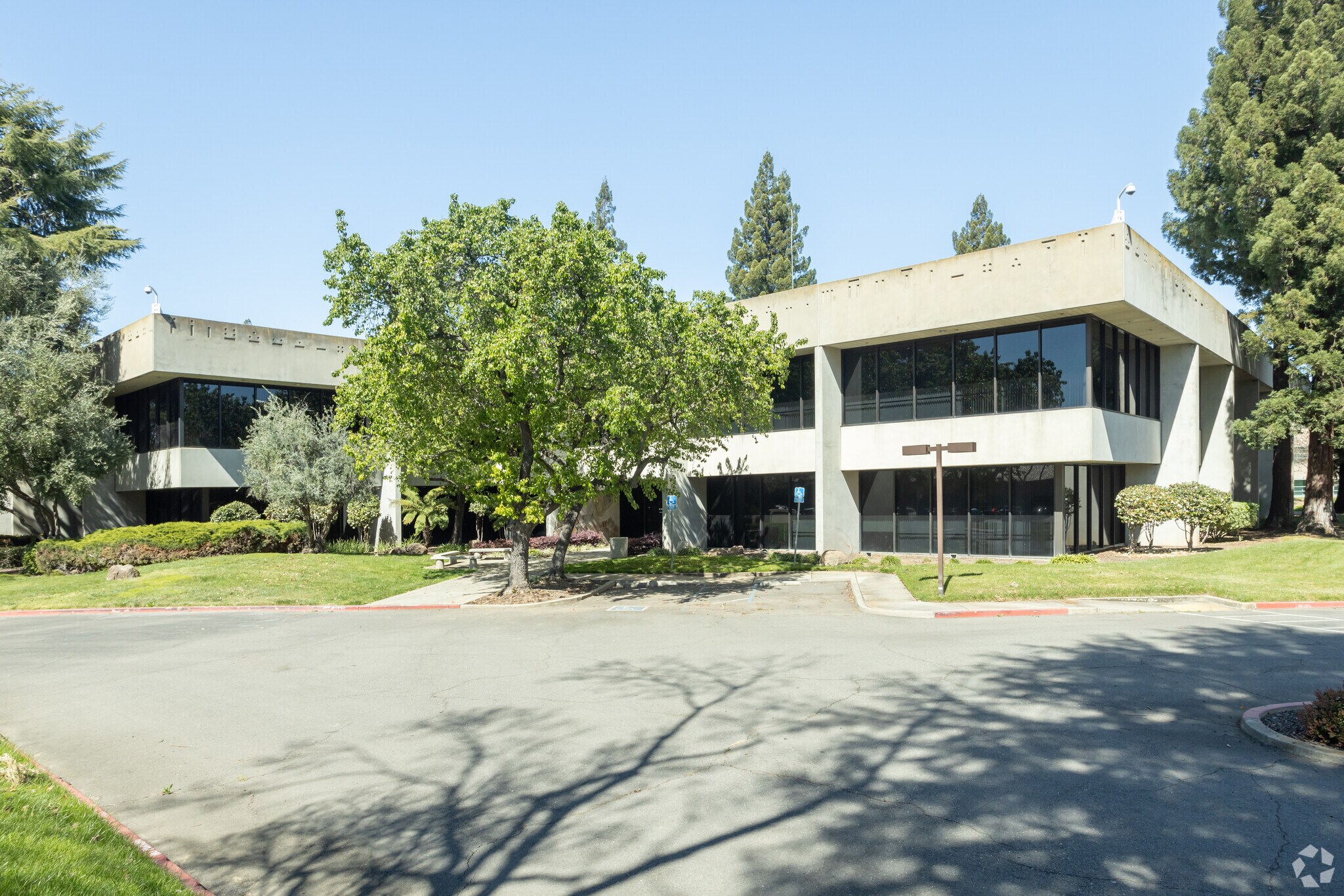 11031 Sun Center Dr, Rancho Cordova, CA à vendre Photo de l’immeuble– Image 1 sur 12