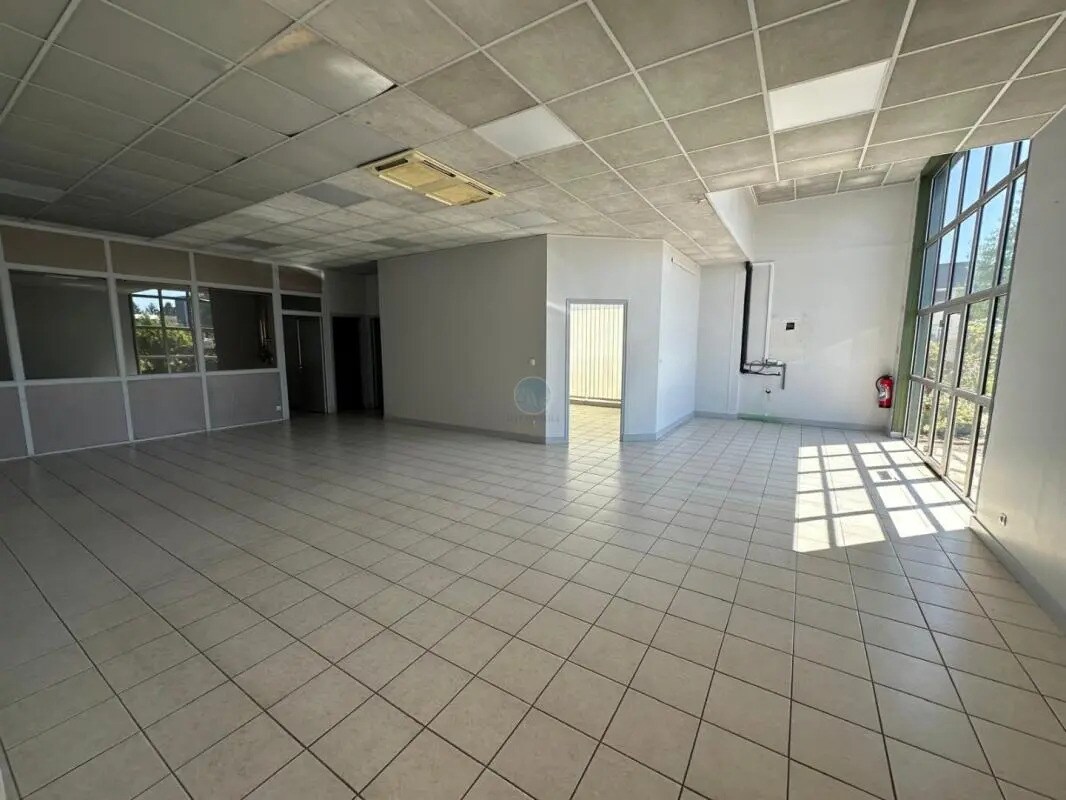 Local commercial dans Ingré à louer Photo intérieure– Image 1 sur 4