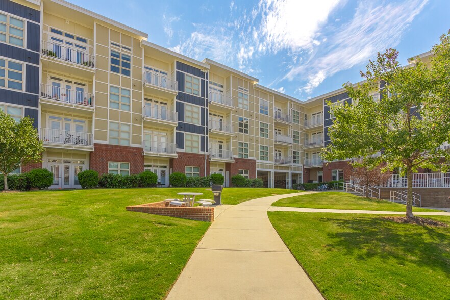 1347 Old Apex Rd, Cary, NC à louer - Photo de l’immeuble – Image 3 sur 7