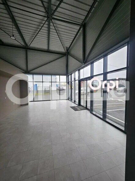 Local commercial dans Cormontreuil à louer - Photo de l’immeuble – Image 1 sur 4