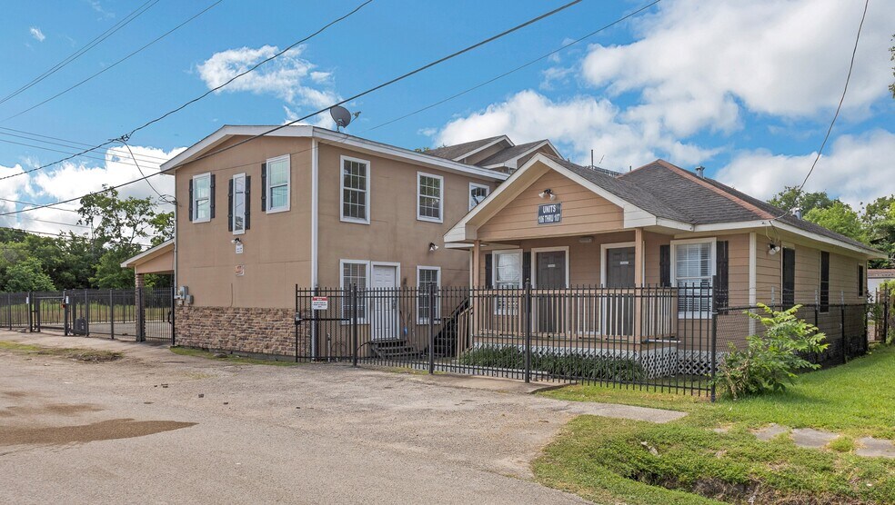 2119 Jensen Dr, Houston, TX à louer - Photo de l’immeuble – Image 3 sur 21