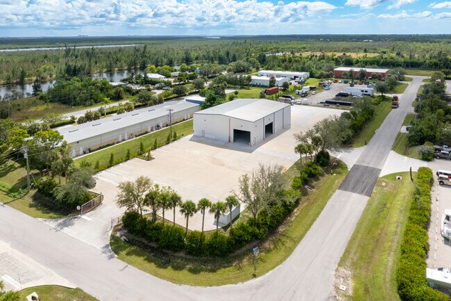 Plus de détails pour 10160 Mallory East Pky, Saint James City, FL - Industriel/Logistique à vendre