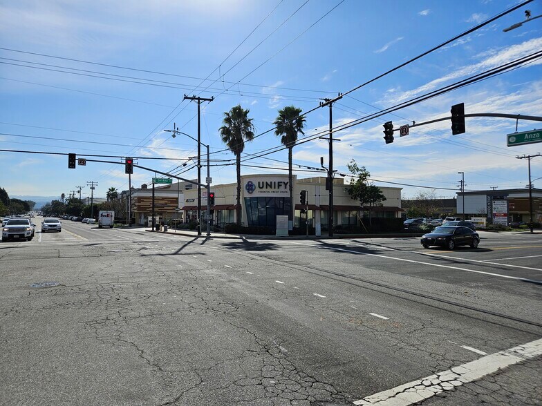 20305 Anza Ave, Torrance, CA à louer - Photo de l’immeuble – Image 1 sur 10
