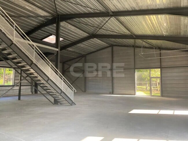 Plus de détails pour Local d’activités à vendre