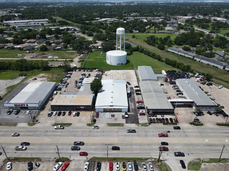 2825 Spencer Hwy, Pasadena, TX à vendre - Photo de l’immeuble – Image 1 sur 3