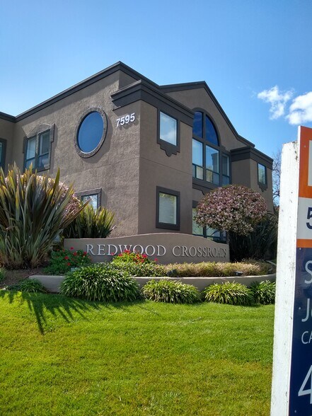7599 Redwood Blvd, Novato, CA à louer - Photo de l’immeuble – Image 2 sur 6