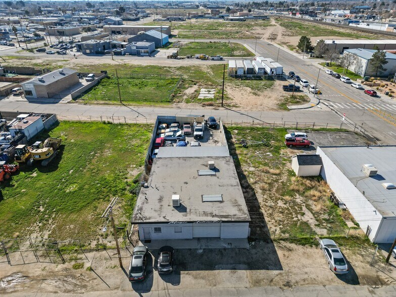 318 W Newgrove St, Lancaster, CA à vendre - Photo de l’immeuble – Image 3 sur 6