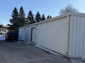 1421 S Main St, West Bend, WI à vendre Photo de l’immeuble– Image 2 sur 6