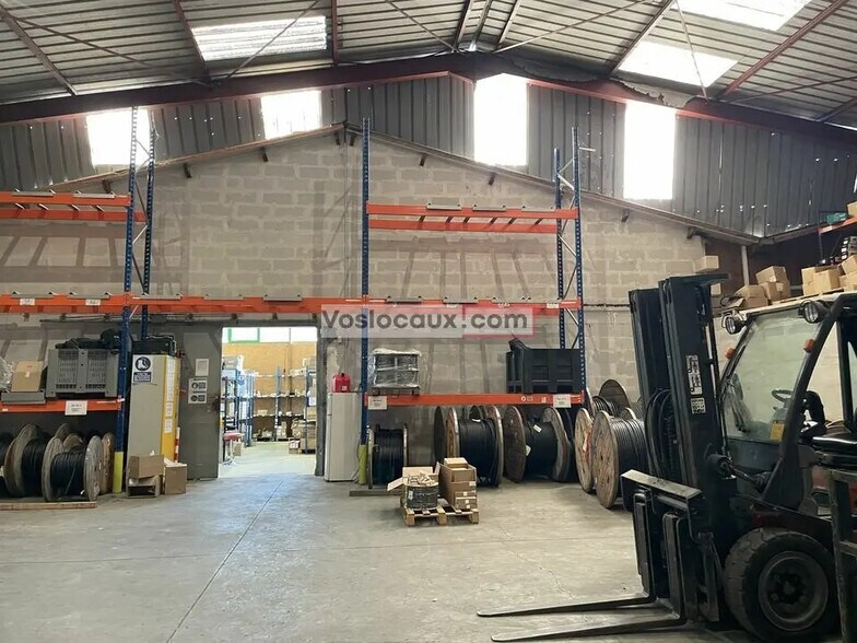 Local d’activités dans Carros à louer - Photo intérieure – Image 3 sur 3