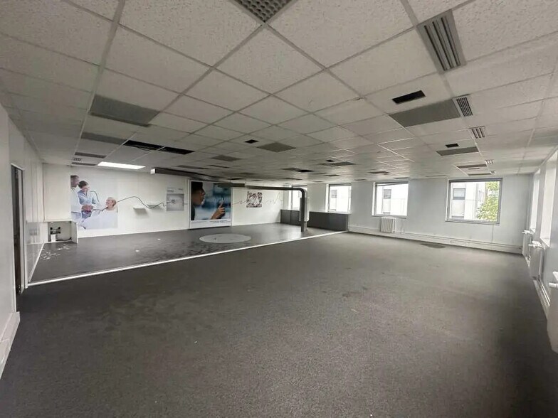 15 Rue Georges Besse, Antony à louer - Photo de l’immeuble – Image 2 sur 18