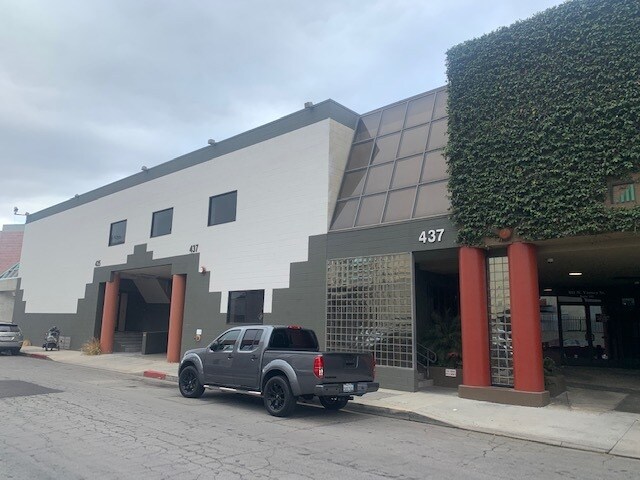 435-437 N Varney St, Burbank, CA à louer - Photo de l’immeuble – Image 1 sur 16
