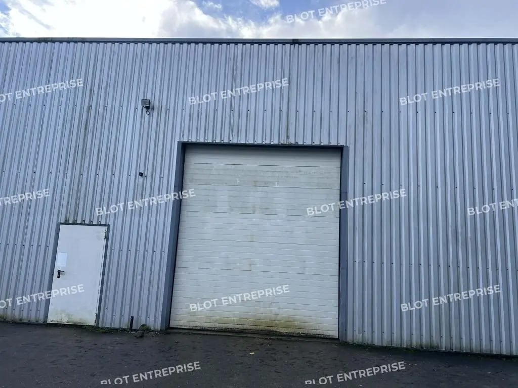 Industriel/Logistique dans Noyal-sur-Vilaine à louer Photo principale– Image 1 sur 5