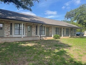 2015 Monarch Dr, Austin, TX à louer Photo intérieure– Image 2 sur 3