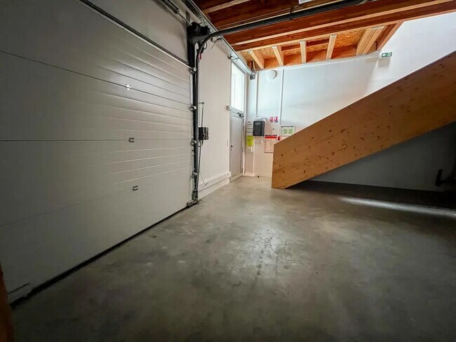 Plus de détails pour Local d’activités à vendre