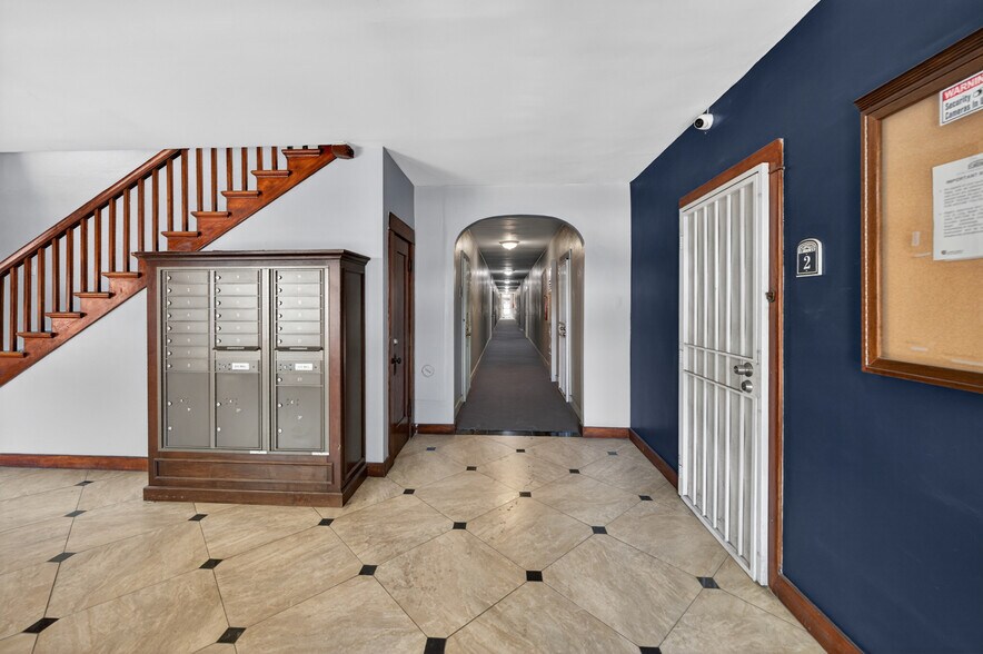 635 Elm Ave, Long Beach, CA à vendre - Photo de l’immeuble – Image 3 sur 13