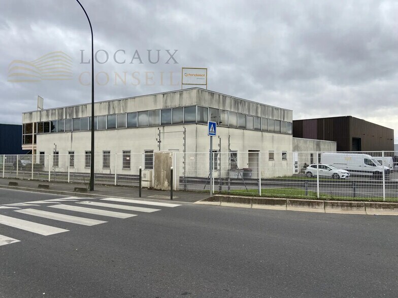 Local d'activités dans Argenteuil à vendre - Photo de l’immeuble – Image 1 sur 8
