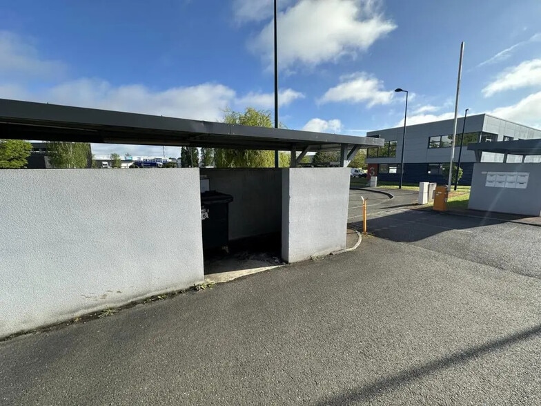 Bureau dans Le Coudray à louer - Photo de l’immeuble – Image 3 sur 21