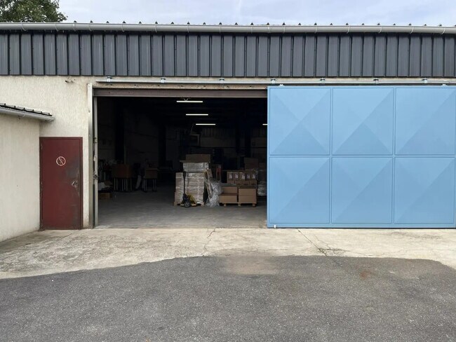 Plus de détails pour 12 Chemin De La Prairie, Neuilly-Plaisance - Local d'activités à louer