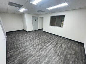 7950-7966 NW 14th St, Miami, FL à louer Photo intérieure– Image 2 sur 9