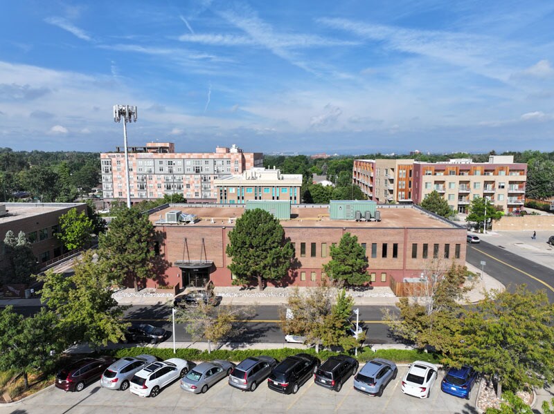 5290 E Yale Cir, Denver, CO à louer Photo principale– Image 1 sur 10