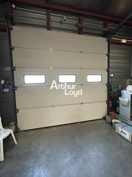 Local d'activités dans Puget-sur-Argens à vendre - Photo de l’immeuble – Image 2 sur 5