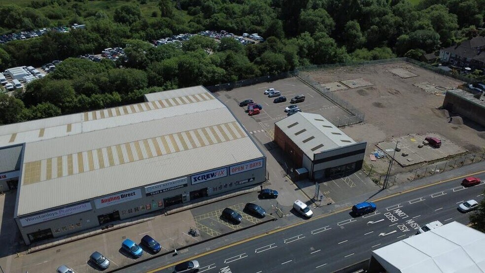 712 Leek Rd, Stoke On Trent à louer - Photo de l’immeuble – Image 1 sur 9