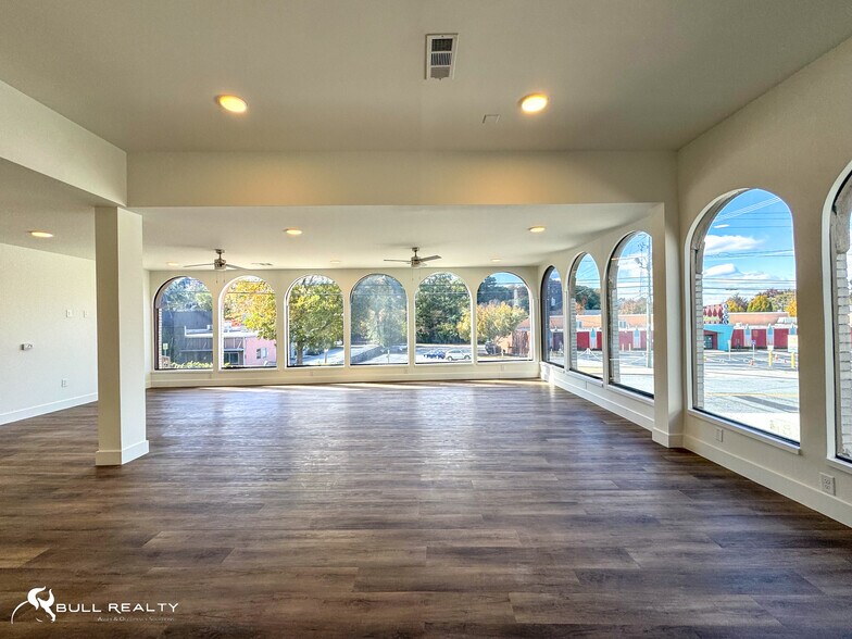 1927 Piedmont Cir NE, Atlanta, GA à louer - Photo de l’immeuble – Image 2 sur 7