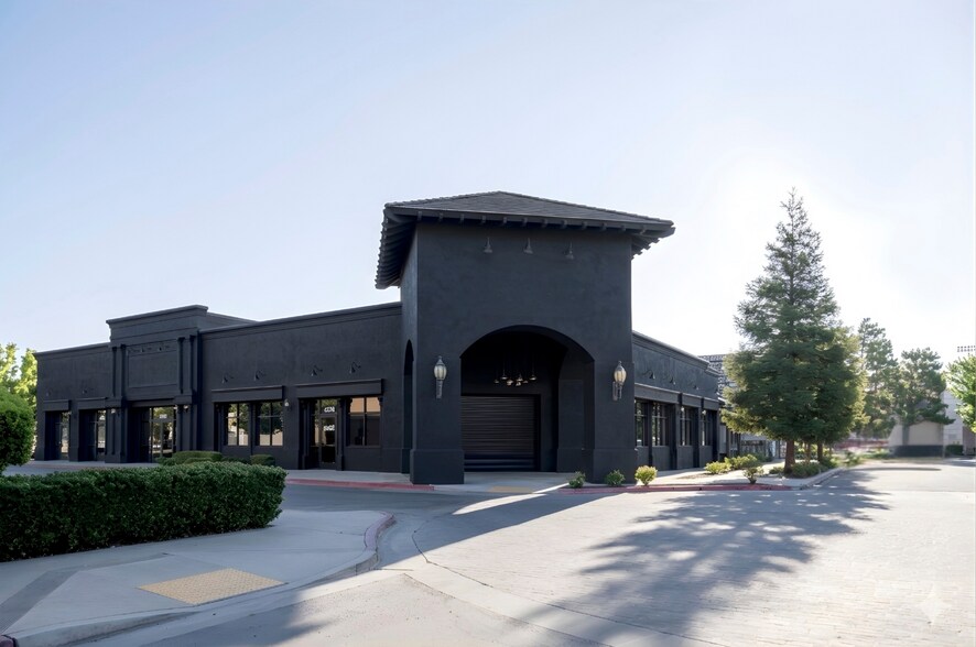 4020 N Cedar Ave, Fresno, CA à louer - Photo de l’immeuble – Image 1 sur 7